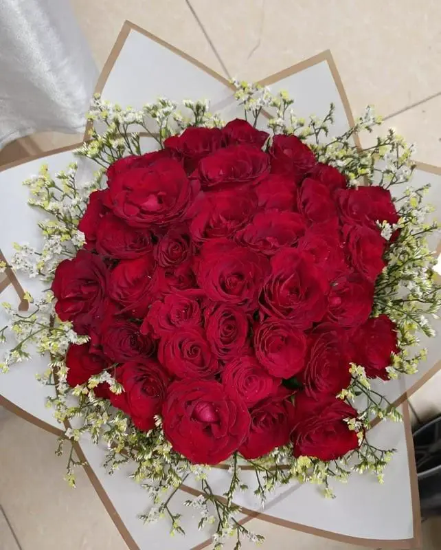 MJflowers Love in red, red roses with babys breath