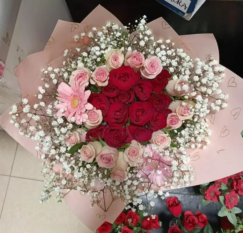 MJflowers Luxury bloom red and pink roses